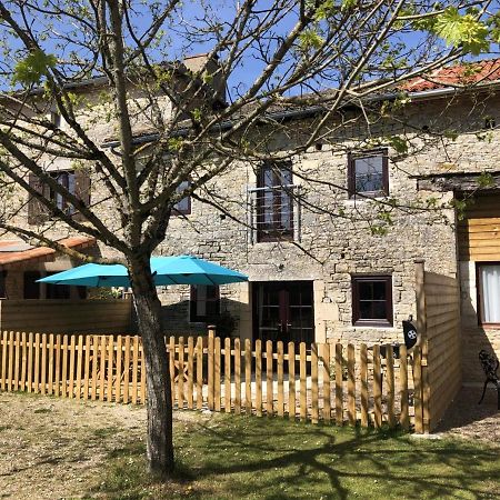 Blacksmiths Cottage In Blanzay - 3 Beds Kültér fotó
